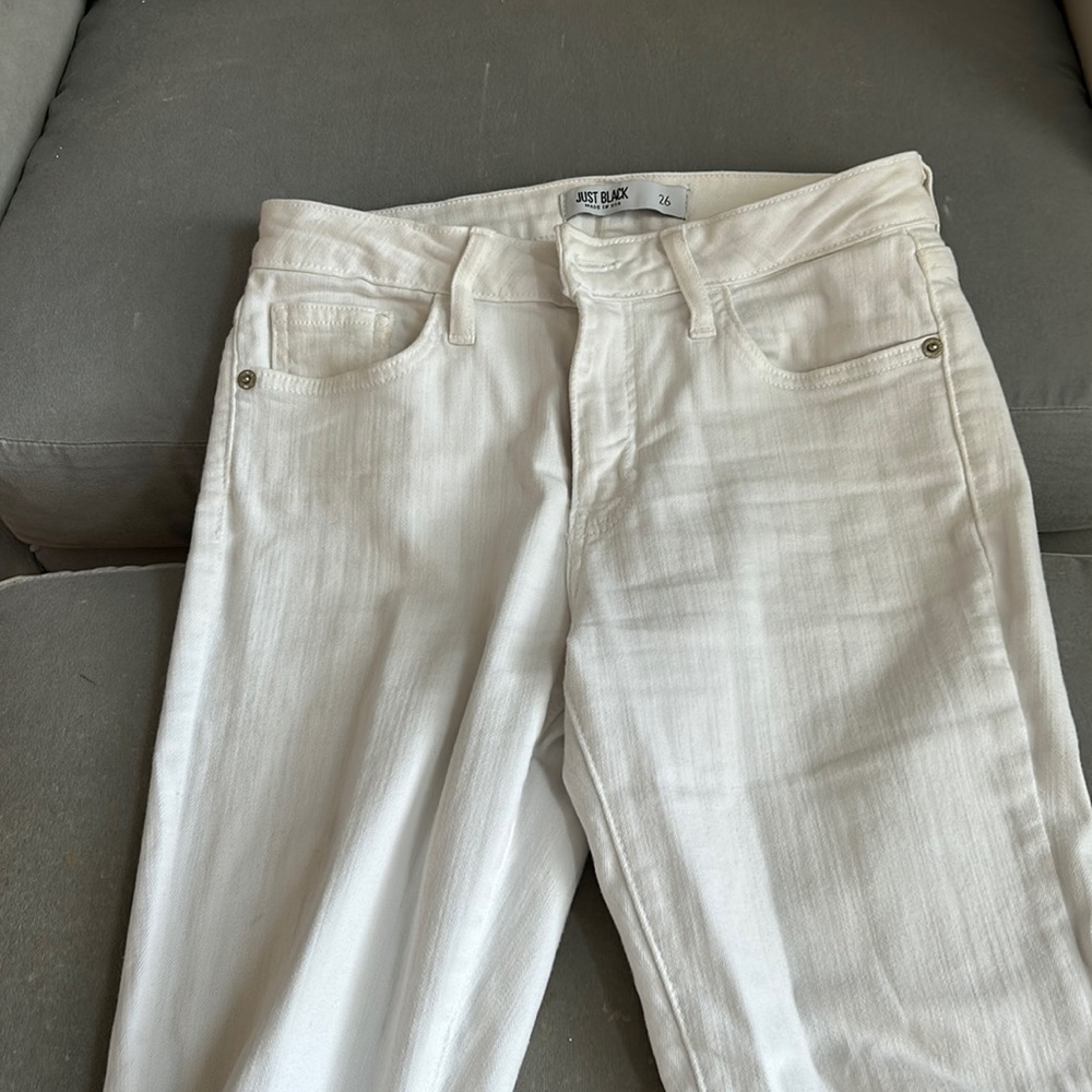 Just black skinny jeans size 26.  White